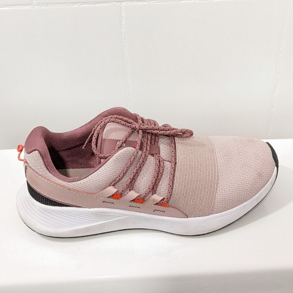 Under armour charged breathe bliss sneakers. - Picture 2 of 16